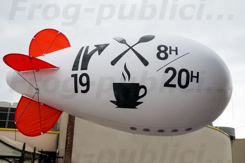 dirigeable signalétique 6m gonflé à l'hélium au dessus du restaurant la porte du golf à Muzillac