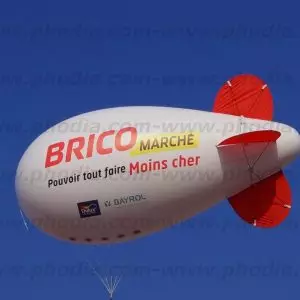 zeppelin publicitaire bricomarché