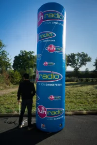 colonne totem gonflable de 4m fun radio