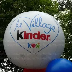 gros ballon publicitiare kinder pour de la pub